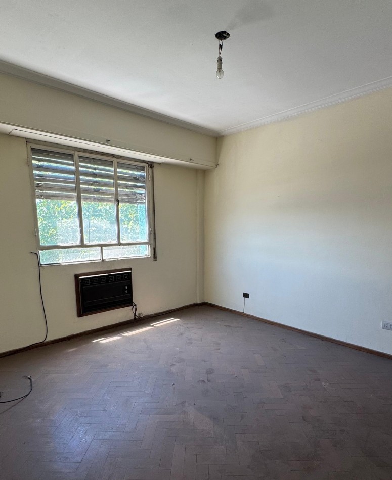VENTA DEPARTAMENTO  2 o 3 DORMITORIOS EN SAN MARTIN Y GARAY a RECICLAR. OPORTUNIDAD DE INVERSION