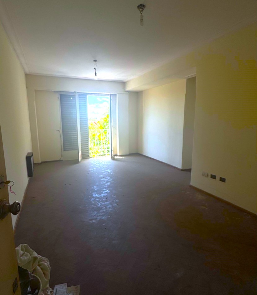 VENTA DEPARTAMENTO  2 o 3 DORMITORIOS EN SAN MARTIN Y GARAY a RECICLAR. OPORTUNIDAD DE INVERSION