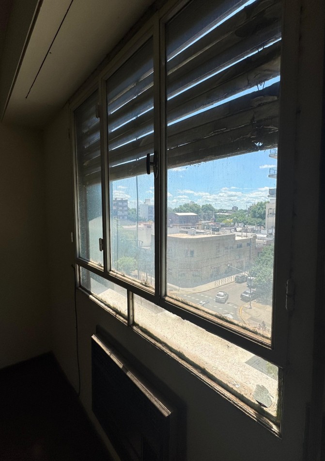 VENTA DEPARTAMENTO  2 o 3 DORMITORIOS EN SAN MARTIN Y GARAY a RECICLAR. OPORTUNIDAD DE INVERSION