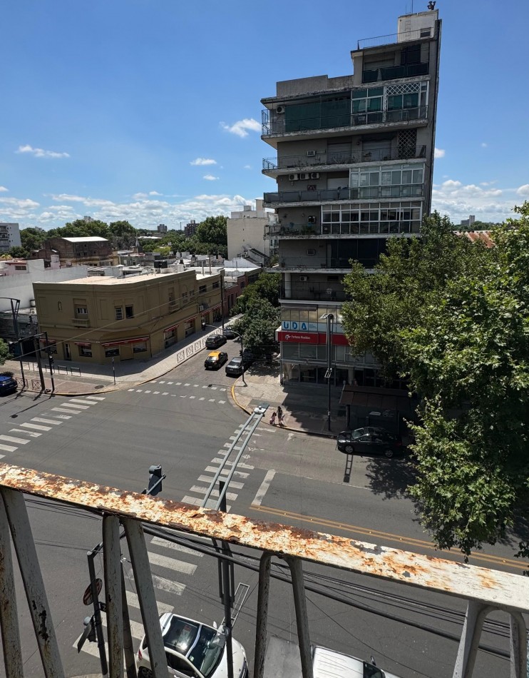 VENTA DEPARTAMENTO  2 o 3 DORMITORIOS EN SAN MARTIN Y GARAY a RECICLAR. OPORTUNIDAD DE INVERSION