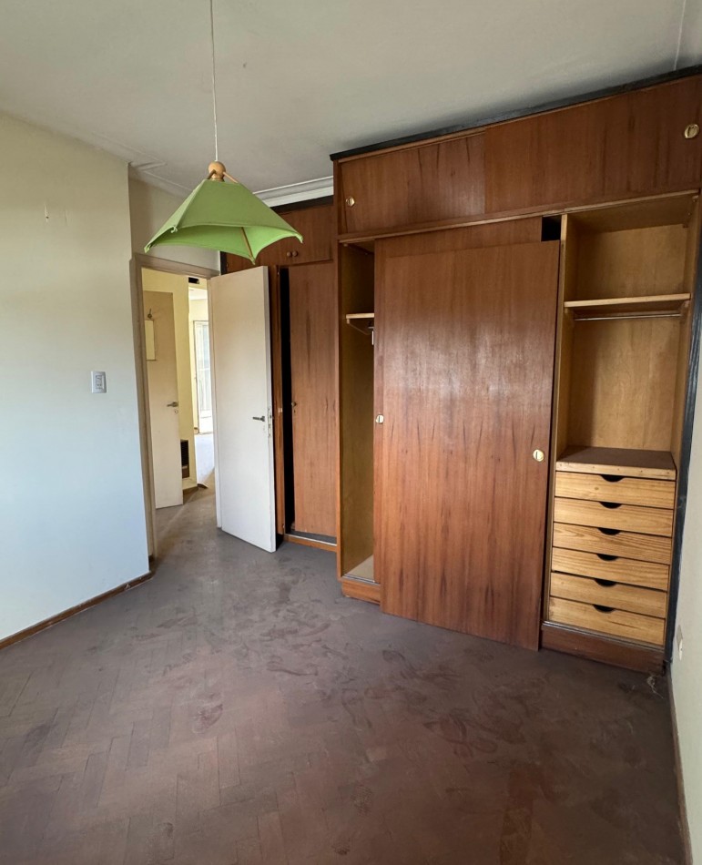 VENTA DEPARTAMENTO  2 o 3 DORMITORIOS EN SAN MARTIN Y GARAY a RECICLAR. OPORTUNIDAD DE INVERSION