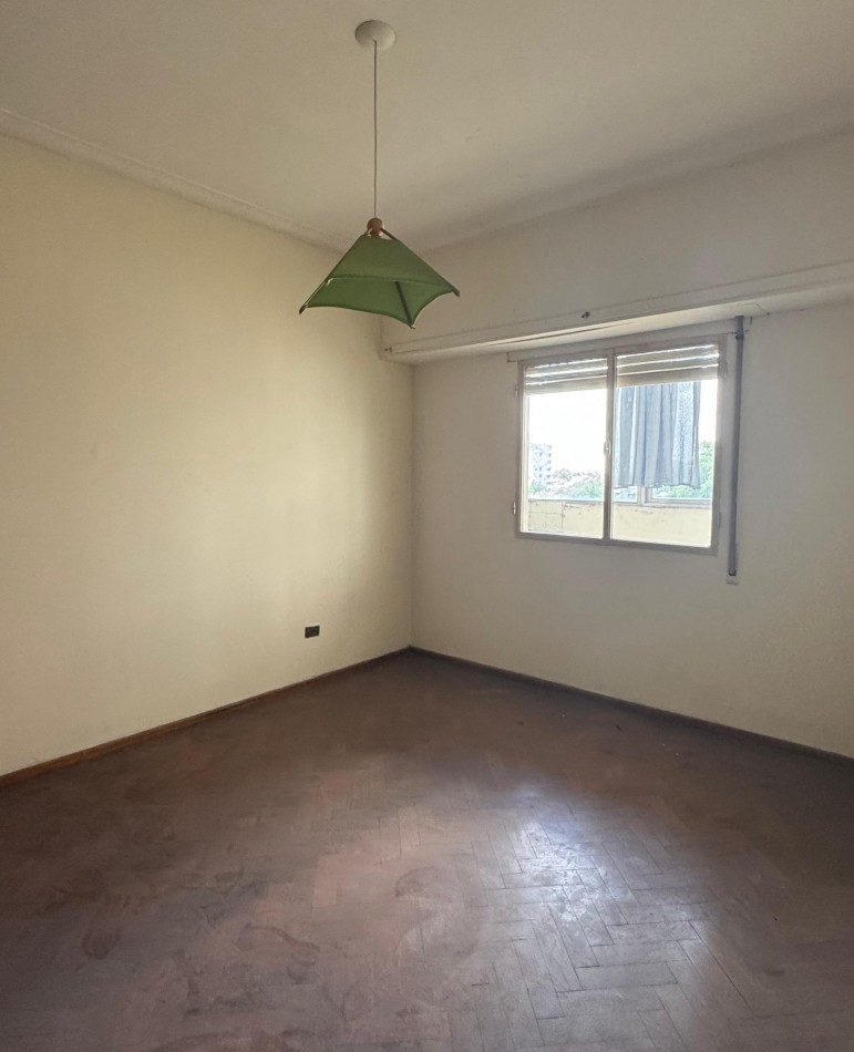 VENTA DEPARTAMENTO  2 o 3 DORMITORIOS EN SAN MARTIN Y GARAY a RECICLAR. OPORTUNIDAD DE INVERSION