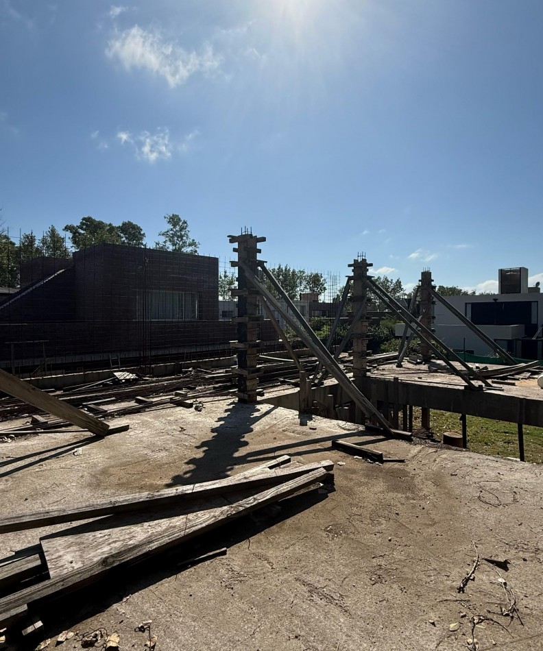 VENTA CASA ATERMINAR EN LOS PASOS 1 BARRIO CERRADO