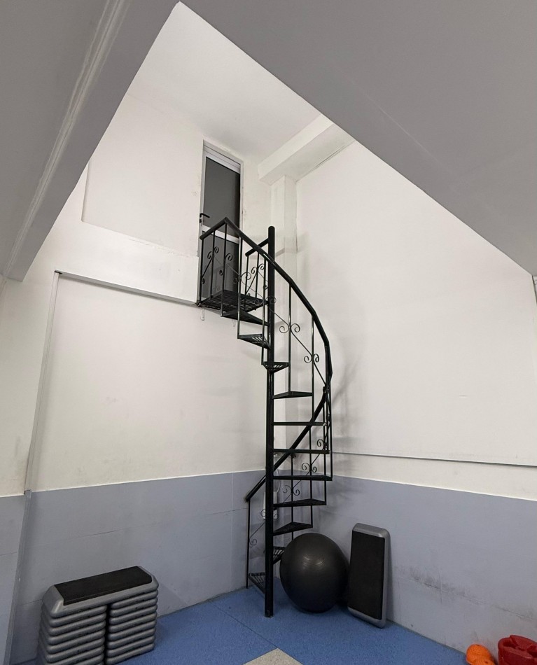 RETASADO LOCAL DE 430 m2 (815 US$/m2) A LA CALLE IDEAL INSTITUCIONES, COWORKING, ABOGADOS, CONSULTORIOS