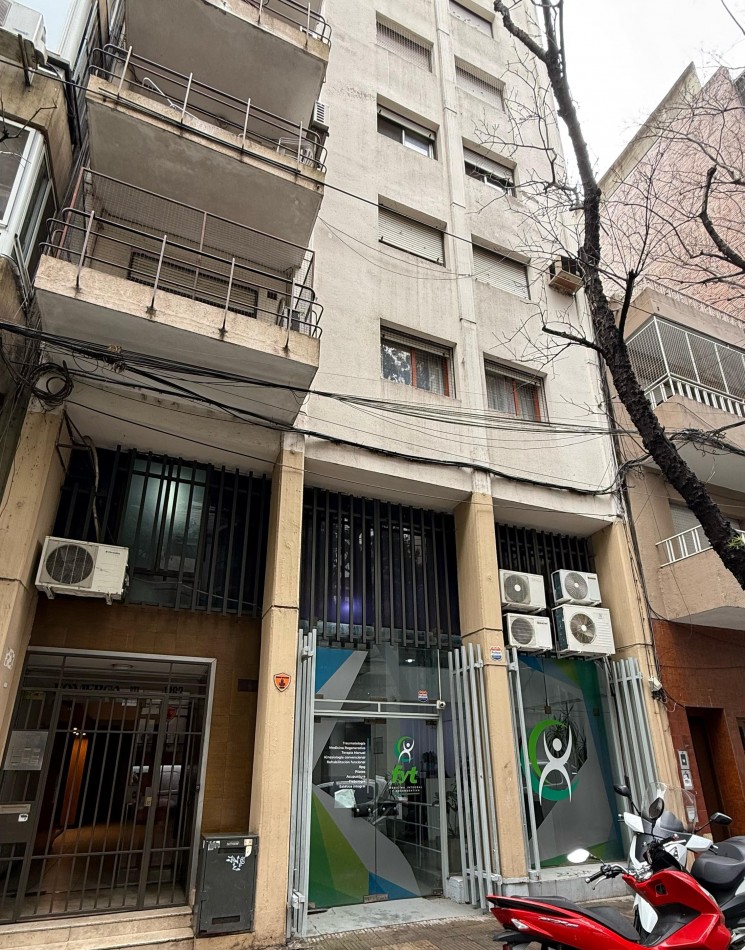 RETASADO LOCAL DE 430 m2 (815 US$/m2) A LA CALLE IDEAL INSTITUCIONES, COWORKING, ABOGADOS, CONSULTORIOS