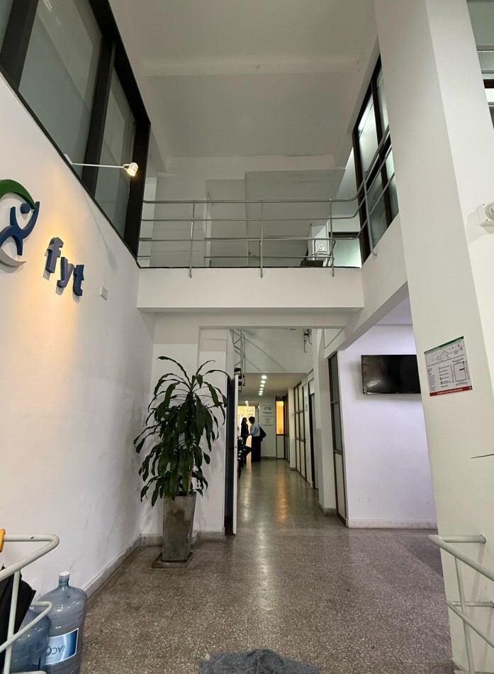 RETASADO LOCAL DE 430 m2 (815 US$/m2) A LA CALLE IDEAL INSTITUCIONES, COWORKING, ABOGADOS, CONSULTORIOS