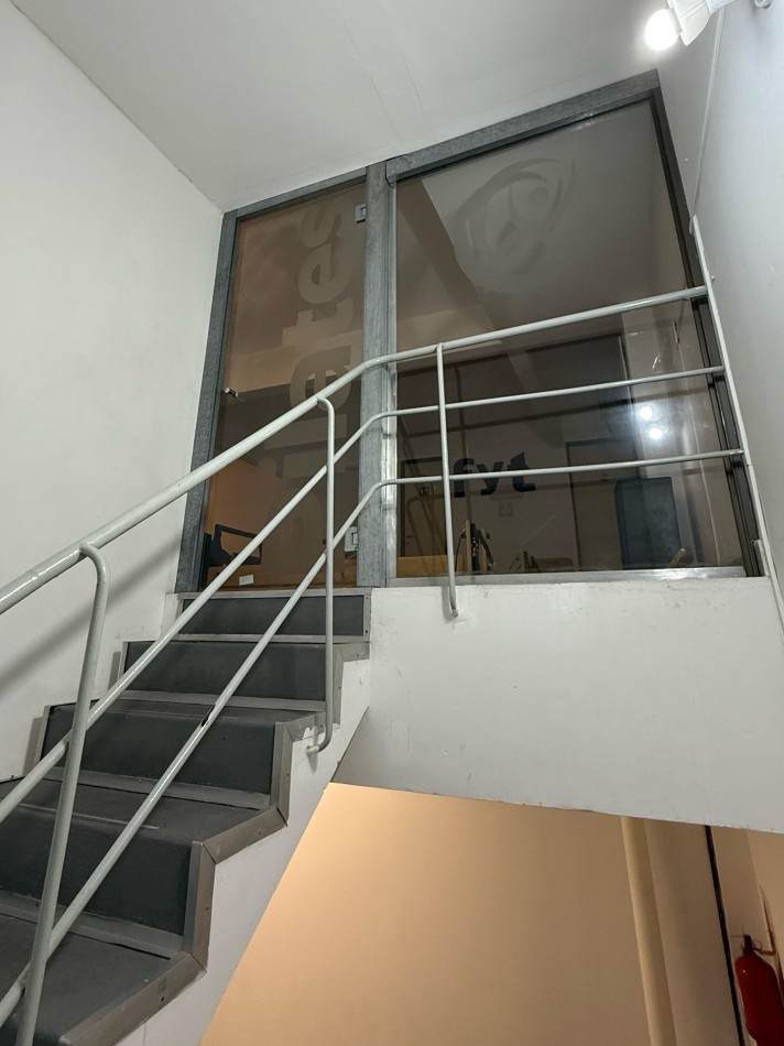 RETASADO LOCAL DE 430 m2 (815 US$/m2) A LA CALLE IDEAL INSTITUCIONES, COWORKING, ABOGADOS, CONSULTORIOS