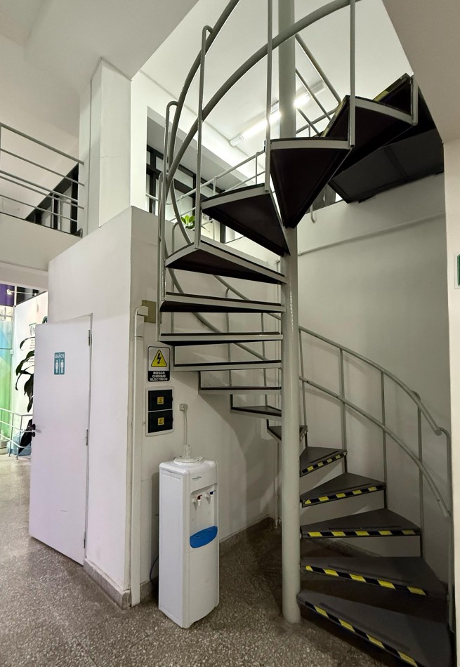 RETASADO LOCAL DE 430 m2 (815 US$/m2) A LA CALLE IDEAL INSTITUCIONES, COWORKING, ABOGADOS, CONSULTORIOS