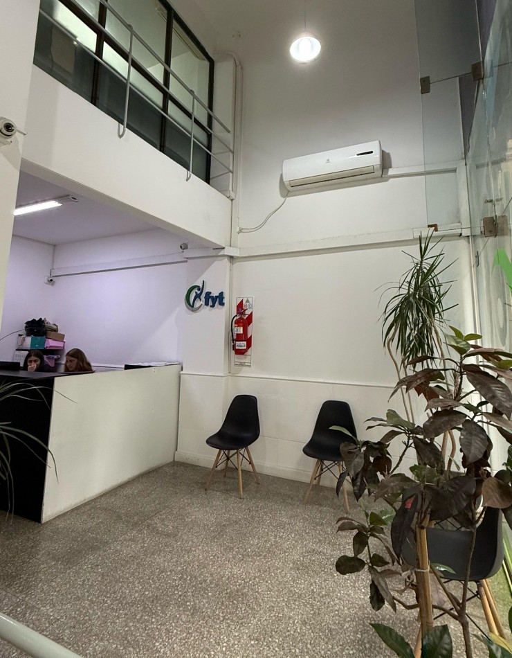 RETASADO LOCAL DE 430 m2 (815 US$/m2) A LA CALLE IDEAL INSTITUCIONES, COWORKING, ABOGADOS, CONSULTORIOS