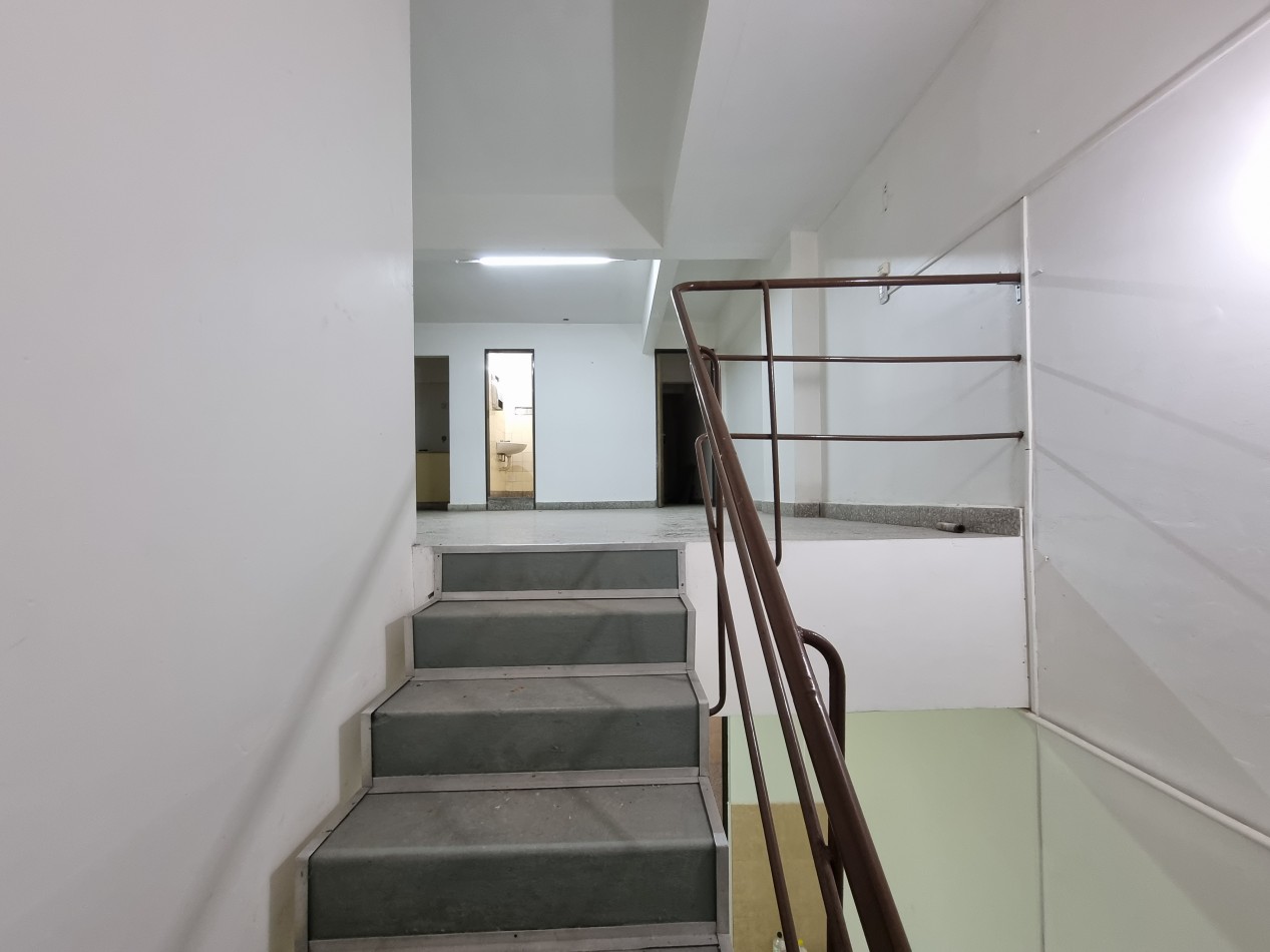 RETASADO LOCAL DE 430 m2 (815 US$/m2) A LA CALLE IDEAL INSTITUCIONES, COWORKING, ABOGADOS, CONSULTORIOS