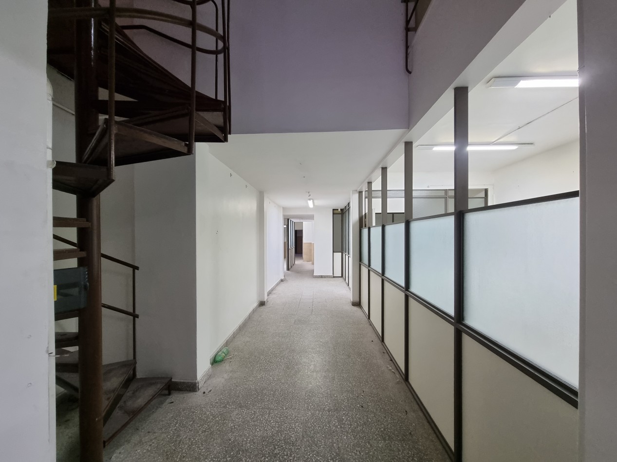 RETASADO LOCAL DE 430 m2 (815 US$/m2) A LA CALLE IDEAL INSTITUCIONES, COWORKING, ABOGADOS, CONSULTORIOS