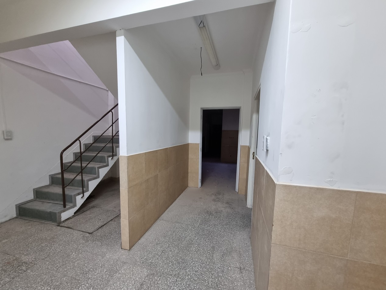 RETASADO LOCAL DE 430 m2 (815 US$/m2) A LA CALLE IDEAL INSTITUCIONES, COWORKING, ABOGADOS, CONSULTORIOS