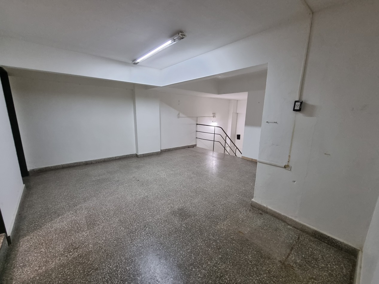 RETASADO LOCAL DE 430 m2 (815 US$/m2) A LA CALLE IDEAL INSTITUCIONES, COWORKING, ABOGADOS, CONSULTORIOS