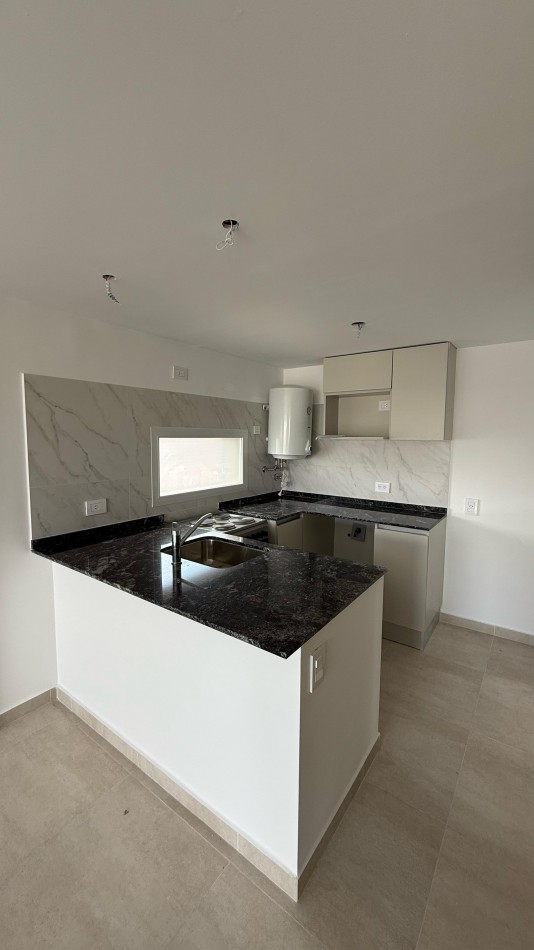 VENTA DEPARTAMENTOS OV. LAGOS Y MENDOZA 1 DORMITORIO Y MONOAMBIENTE CON TERRAZA EXCLUSIVA. POSIBILIDAD DE COCHERAS