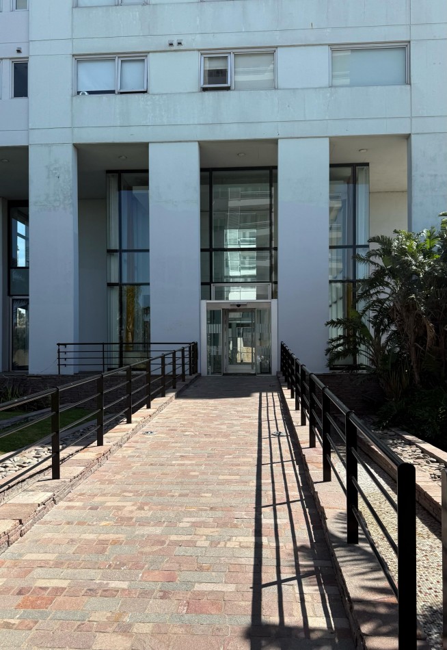 DEPARTAMENTO EN MAUI TERMINADO PISO 22 DE 1 DORMITORIO CON BALCON AL RIO Y COCHERA