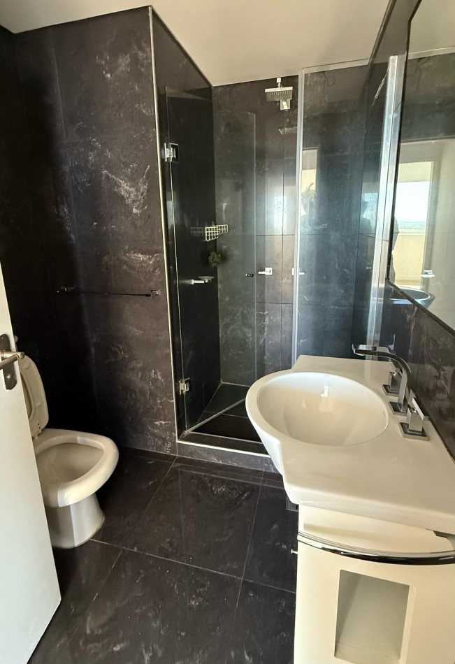 DEPARTAMENTO EN MAUI TERMINADO PISO 22 DE 1 DORMITORIO CON BALCON AL RIO Y COCHERA