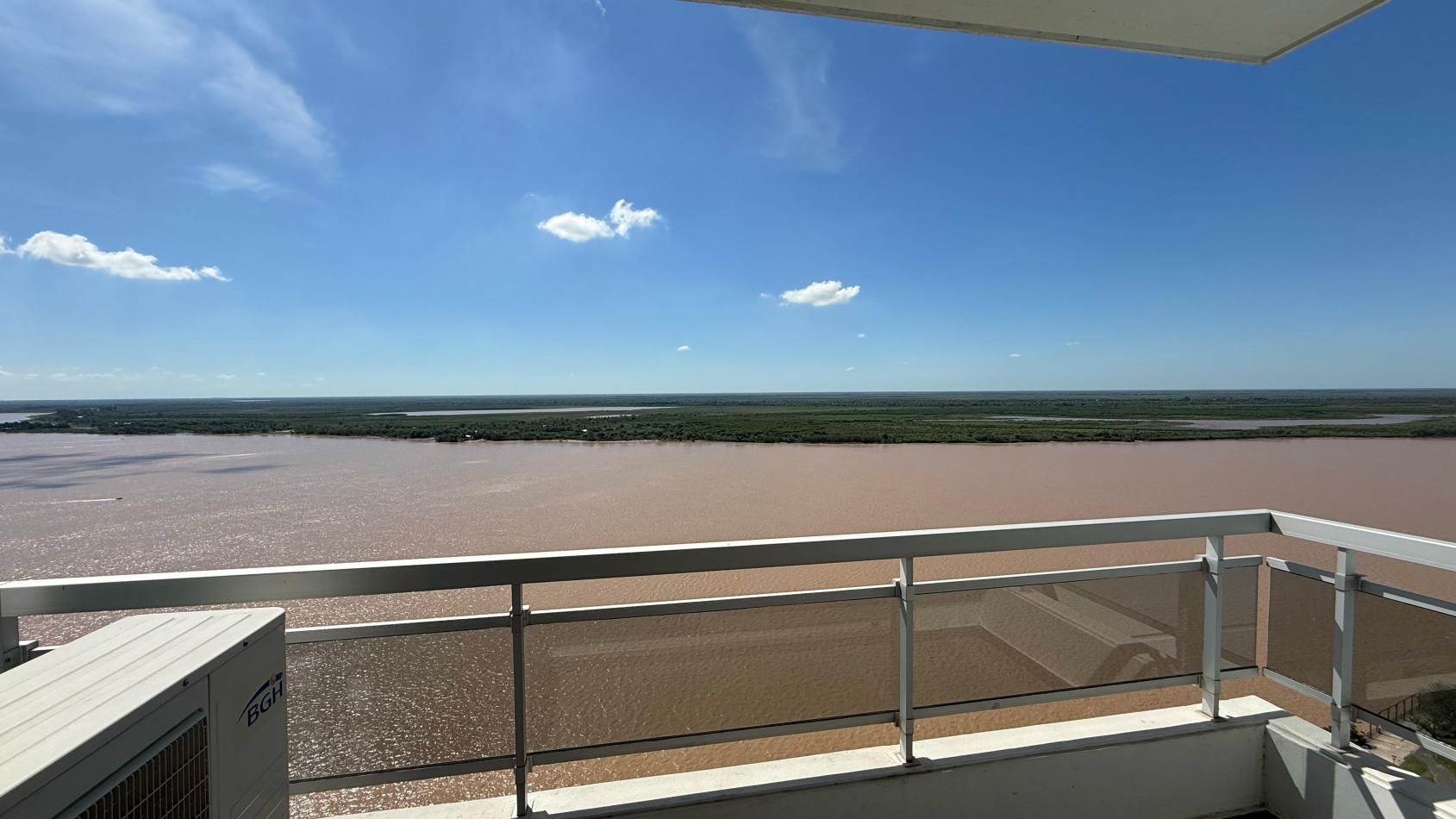 DEPARTAMENTO EN MAUI TERMINADO PISO 22 DE 1 DORMITORIO CON BALCON AL RIO Y COCHERA