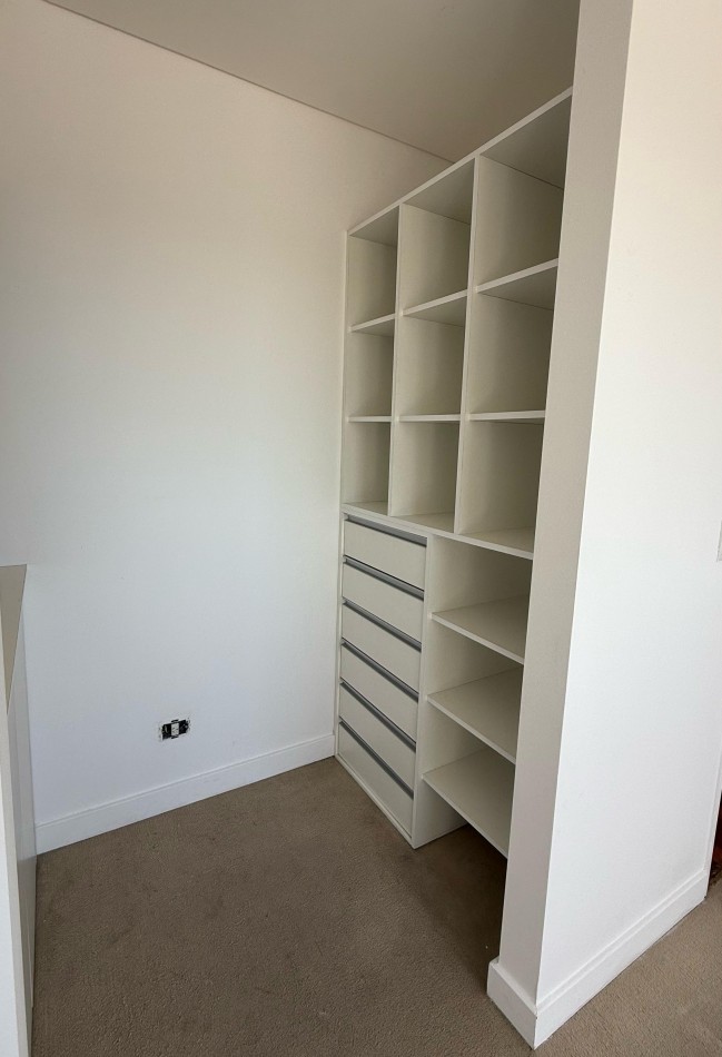 DEPARTAMENTO EN MAUI TERMINADO PISO 22 DE 1 DORMITORIO CON BALCON AL RIO Y COCHERA