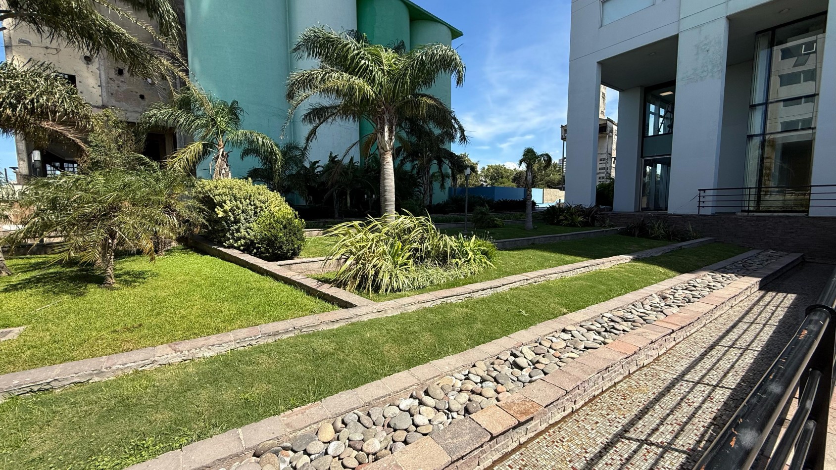 DEPARTAMENTO EN MAUI TERMINADO PISO 22 DE 1 DORMITORIO CON BALCON AL RIO Y COCHERA