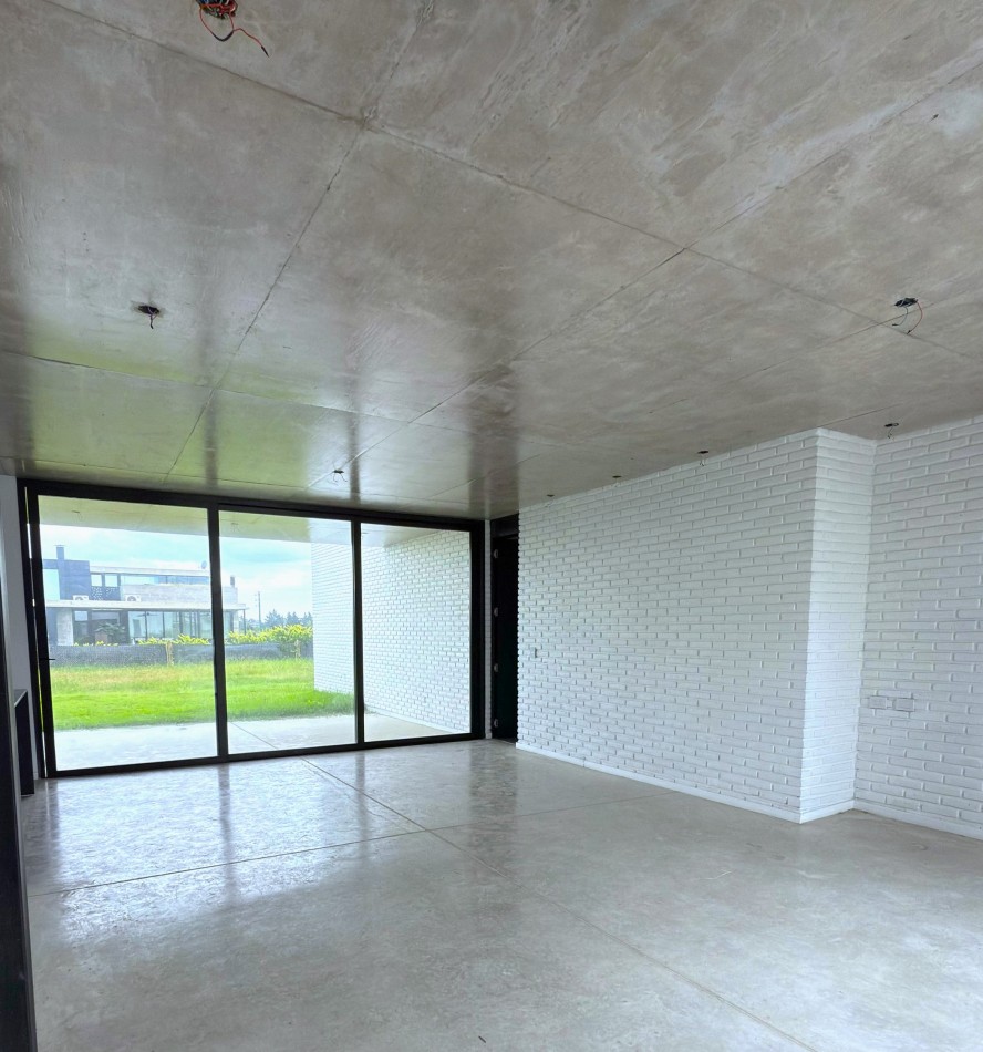 VENTA CASA A ESTRENAR DE 3 DORMITORIOS, 3 BAÑOS, 200M2 CONSTRUIDOS, 800M2 TERRENO