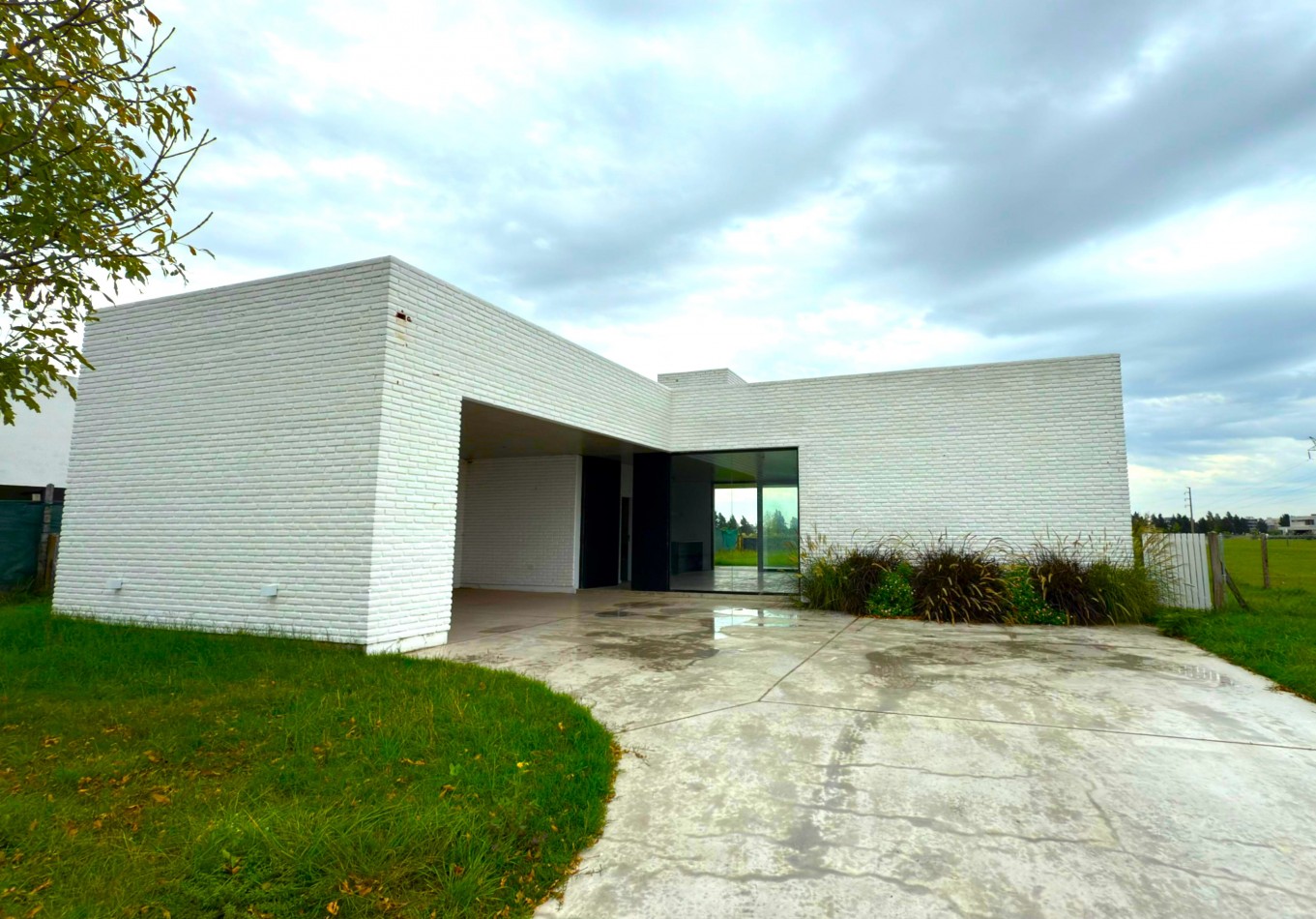 VENTA CASA A ESTRENAR DE 3 DORMITORIOS, 3 BAÑOS, 200M2 CONSTRUIDOS, 800M2 TERRENO