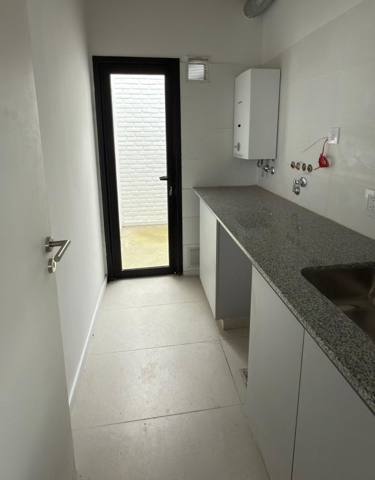 VENTA CASA A ESTRENAR DE 3 DORMITORIOS, 3 BAÑOS, 200M2 CONSTRUIDOS, 800M2 TERRENO