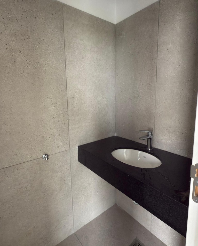 VENTA CASA A ESTRENAR DE 3 DORMITORIOS, 3 BAÑOS, 200M2 CONSTRUIDOS, 800M2 TERRENO