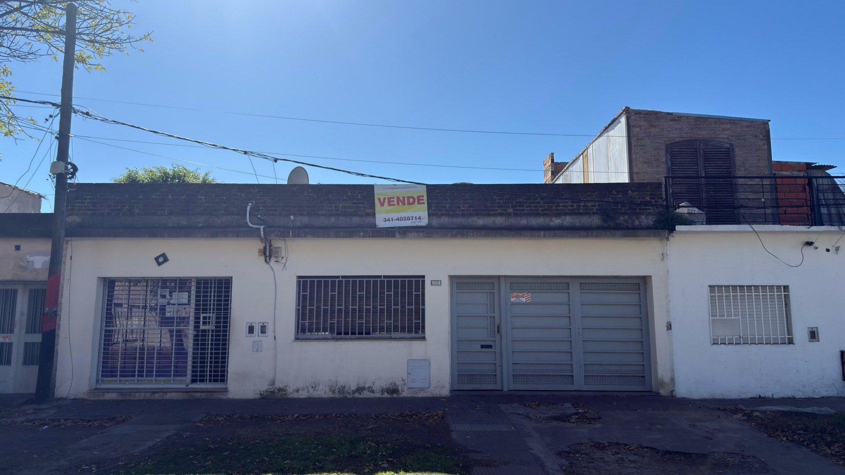 VENTA CASA TODA PLANTA BAJA CON LOCAL A LA CALLE