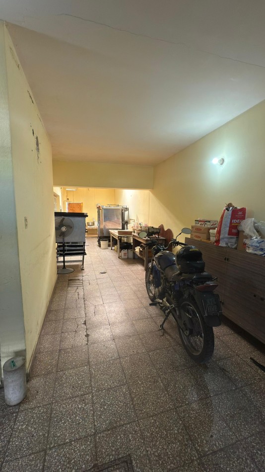 VENTA CASA TODA PLANTA BAJA CON LOCAL A LA CALLE