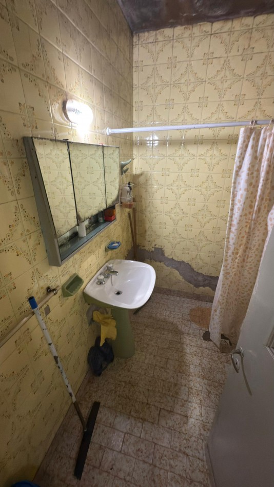 VENTA CASA TODA PLANTA BAJA CON LOCAL A LA CALLE