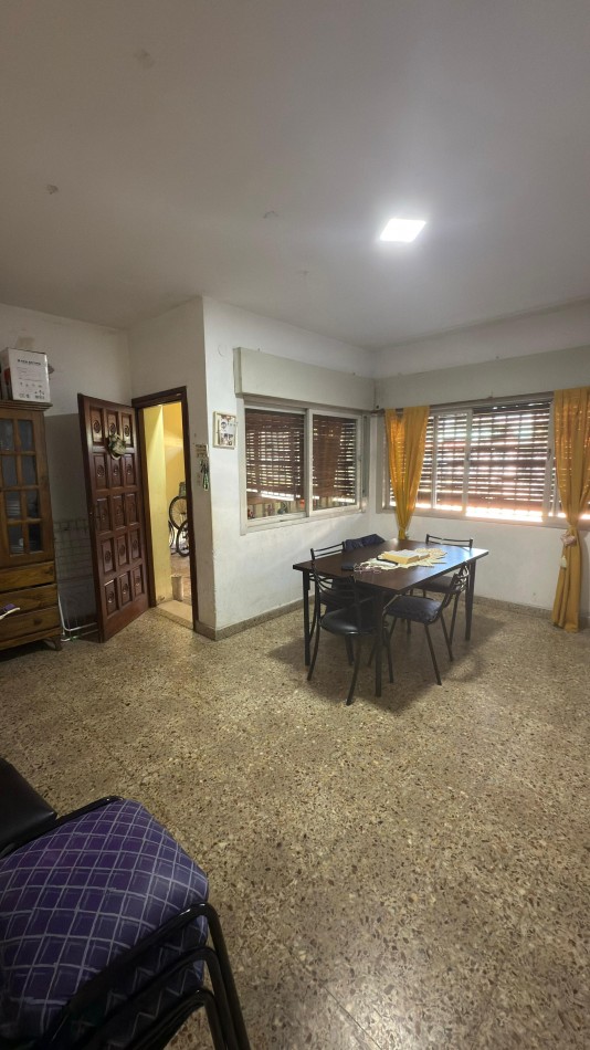 VENTA CASA TODA PLANTA BAJA CON LOCAL A LA CALLE