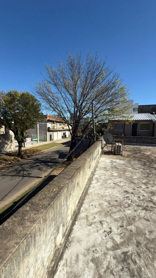 VENTA CASA TODA PLANTA BAJA CON LOCAL A LA CALLE