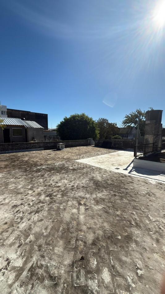 VENTA CASA TODA PLANTA BAJA CON LOCAL A LA CALLE