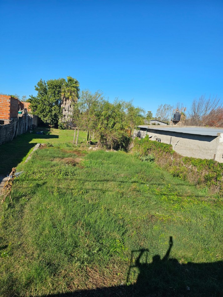 Gran terreno en Fisherton 12.5 x 75 con casa a terminar