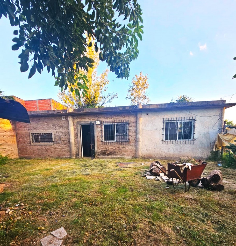 Gran terreno en Fisherton 12.5 x 75 con casa a terminar