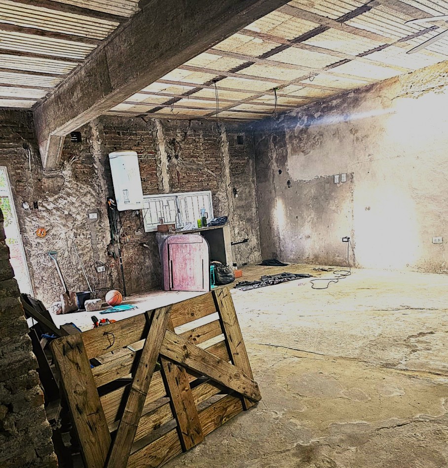 Gran terreno en Fisherton 12.5 x 75 con casa a terminar