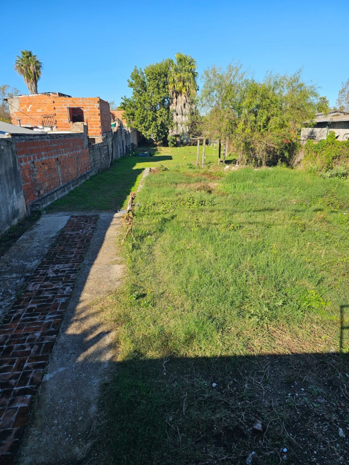 Gran terreno en Fisherton 12.5 x 75 con casa a terminar