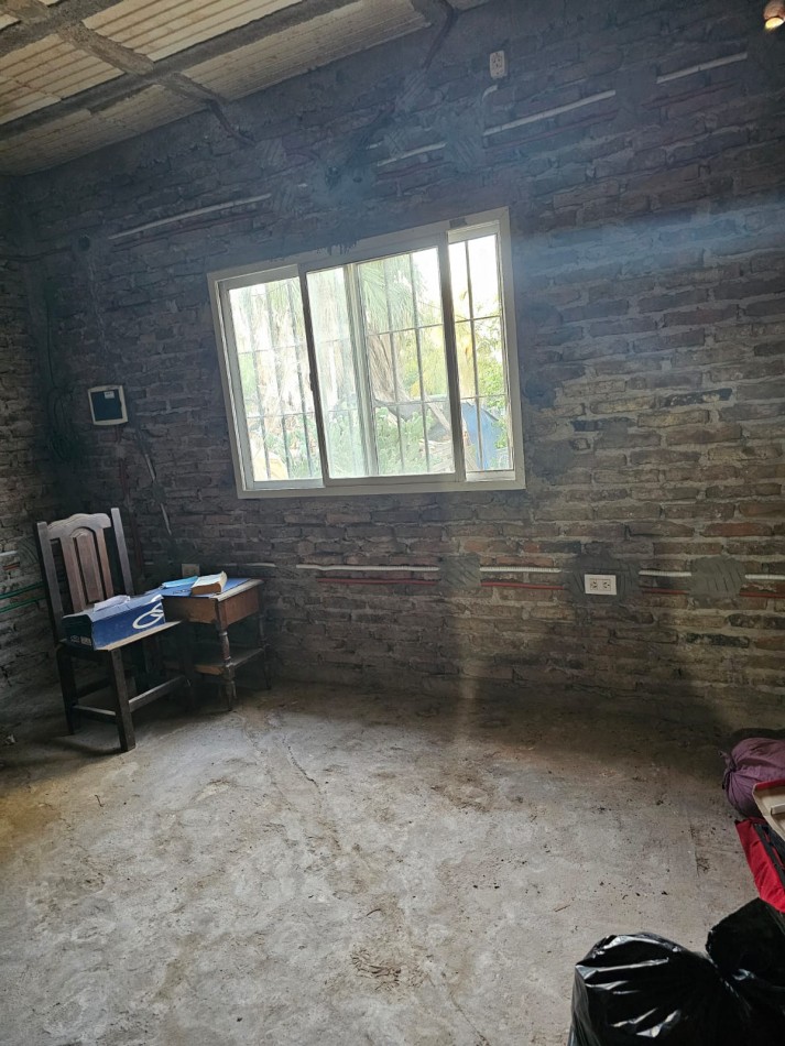 Gran terreno en Fisherton 12.5 x 75 con casa a terminar