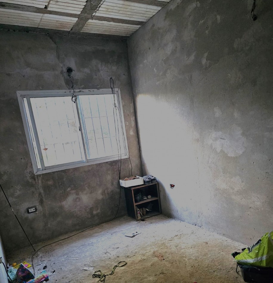 Gran terreno en Fisherton 12.5 x 75 con casa a terminar