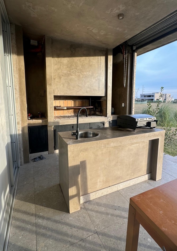 VENTA CASA COUNTRY LOS PASOS GOLF DE 3 DORMITORIOS 