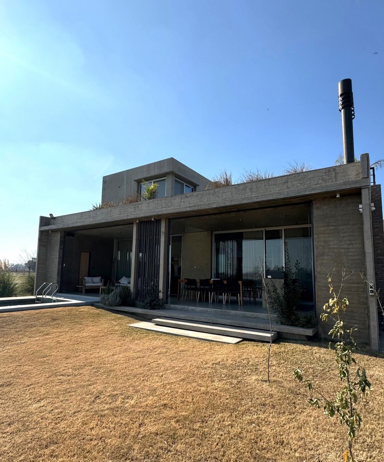 VENTA CASA COUNTRY LOS PASOS GOLF DE 3 DORMITORIOS 