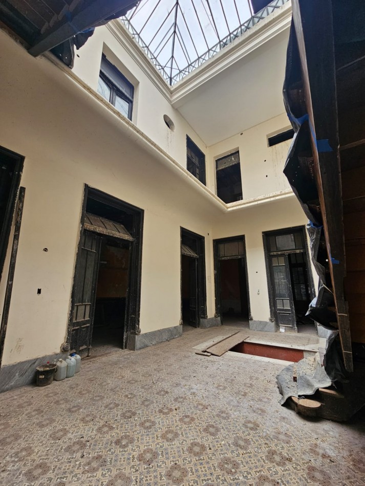 VENTA LOCALES Y OFICINAS SANTA FE Y ENTRE RIOS CON 552 M2 a reciclar