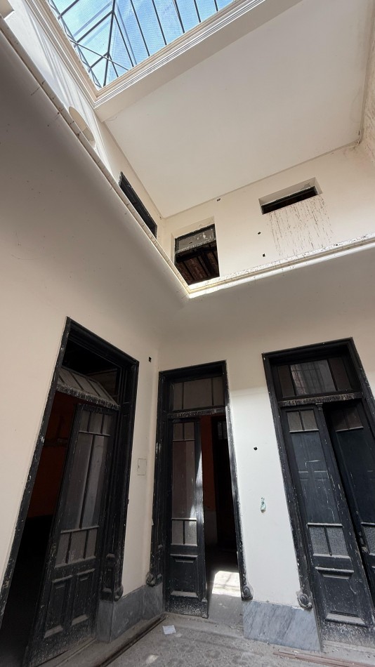 VENTA LOCALES Y OFICINAS SANTA FE Y ENTRE RIOS CON 552 M2 a reciclar