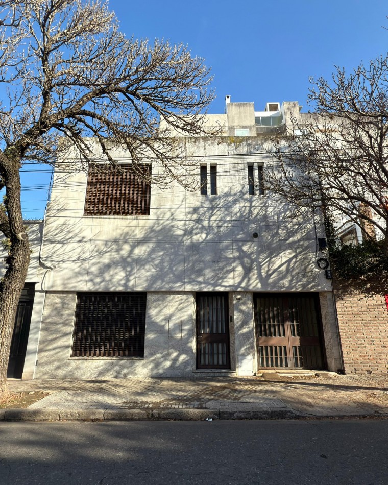 OPORTUNIDAD DE VENTA 2 CASAS JUNTAS EN BARRIO MARTIN CON COCHERA Y PILETA IDEAL 2 FAMILIAS o INSTITUCIONES