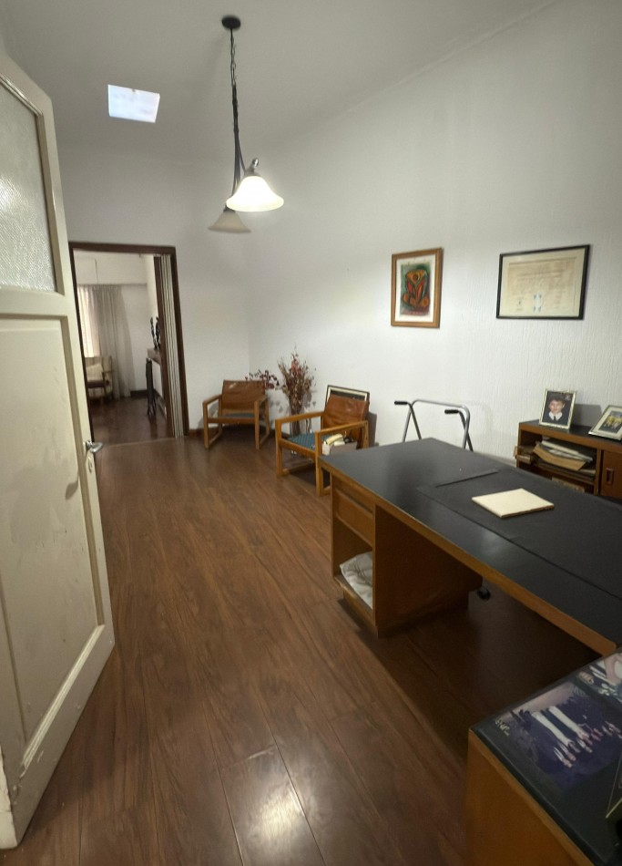 OPORTUNIDAD DE VENTA 2 CASAS JUNTAS EN BARRIO MARTIN CON COCHERA Y PILETA IDEAL 2 FAMILIAS o INSTITUCIONES