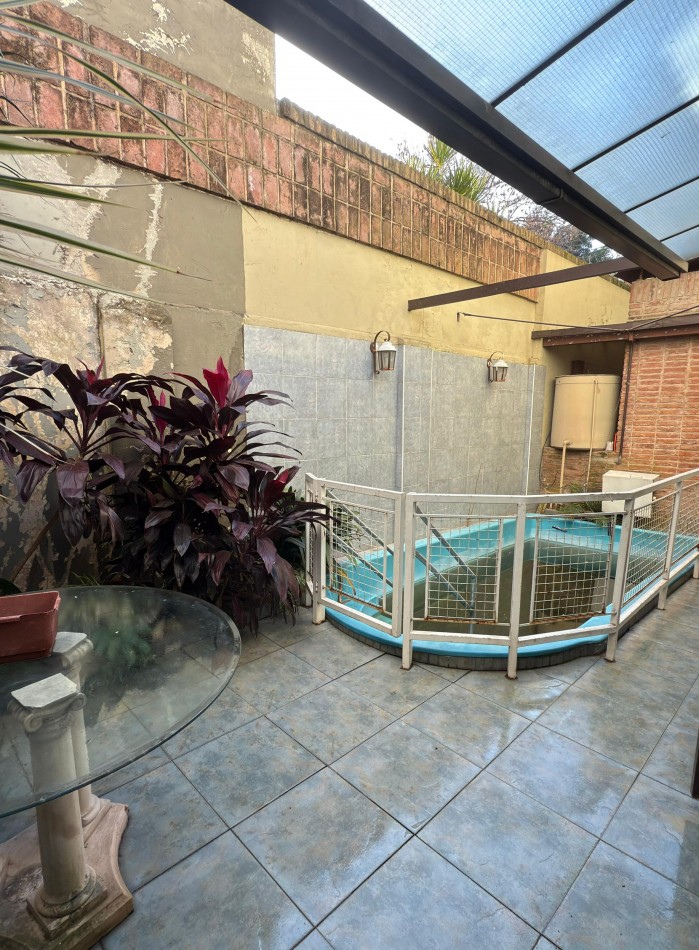 OPORTUNIDAD DE VENTA 2 CASAS JUNTAS EN BARRIO MARTIN CON COCHERA Y PILETA IDEAL 2 FAMILIAS o INSTITUCIONES