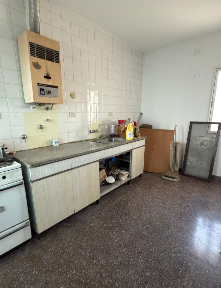OPORTUNIDAD DE VENTA 2 CASAS JUNTAS EN BARRIO MARTIN CON COCHERA Y PILETA IDEAL 2 FAMILIAS o INSTITUCIONES