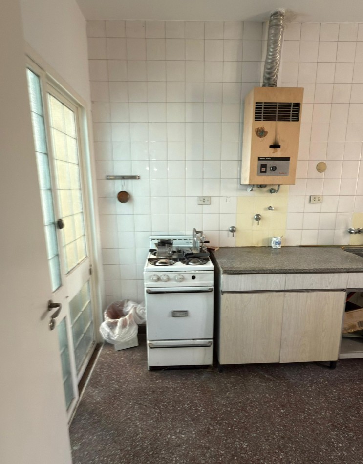 OPORTUNIDAD DE VENTA 2 CASAS JUNTAS EN BARRIO MARTIN CON COCHERA Y PILETA IDEAL 2 FAMILIAS o INSTITUCIONES