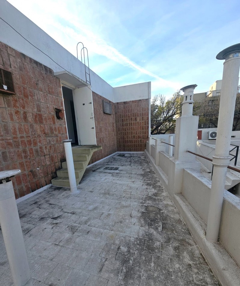 OPORTUNIDAD DE VENTA 2 CASAS JUNTAS EN BARRIO MARTIN CON COCHERA Y PILETA IDEAL 2 FAMILIAS o INSTITUCIONES