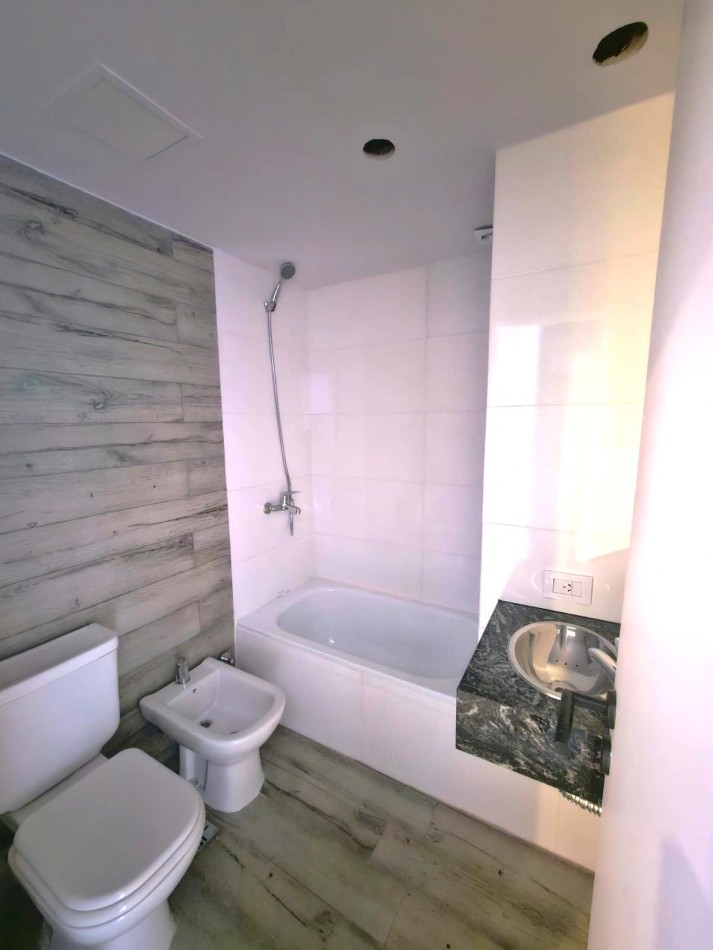 VENTA MONOAMBIENTE A ESTRENAR- 4to PISO dto F TORRE 1 CONTRAFRENTE 23m2.